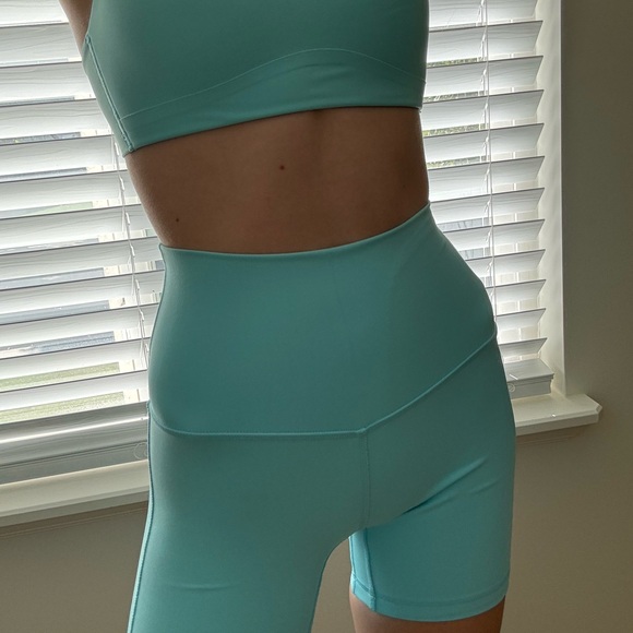 Lululemon Align Short 6” & Like a Cloud Bra set - Picture 2 of 3